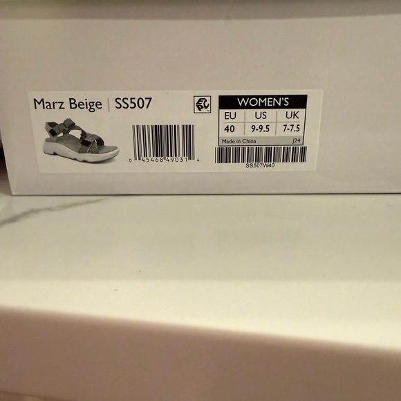 Aetrex Beige and Black Strappy Sandals, comfort ortho sandals. - Picture 2 of 3